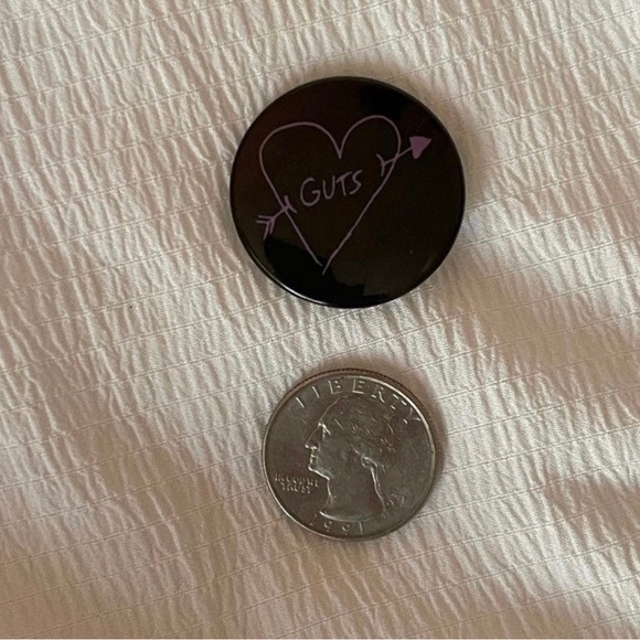 Olivia Rodrigo Guts Gallery Album Pin NYC Pop-Up Exclusive Collectible - Picture 2 of 3